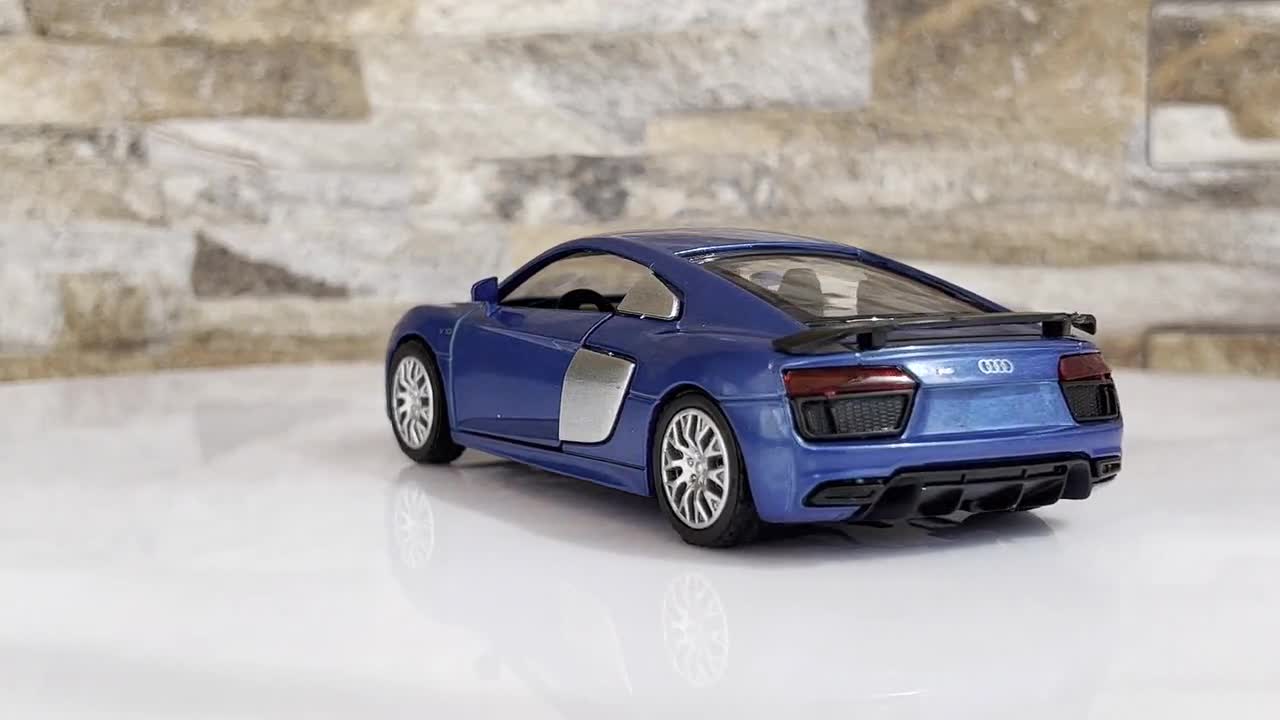 modellismo auto in scala Aud i R8 (R8 blue) : : Giochi e giocattoli