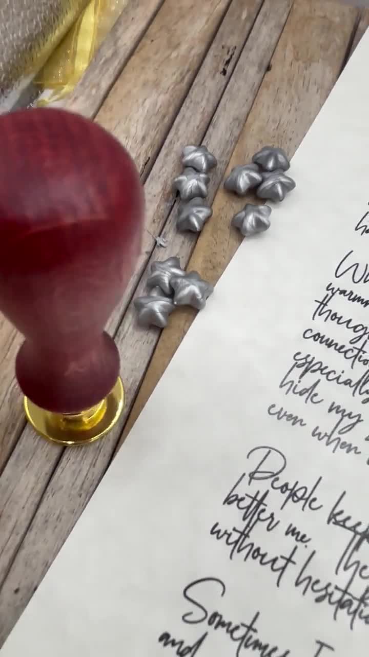 Carta de amor personalizada con poema, sellada con cera e impresa en papel pergamino. Regalo ideal para el Día de San Valentín, aniversario o como regalo de votos matrimoniales. video poster