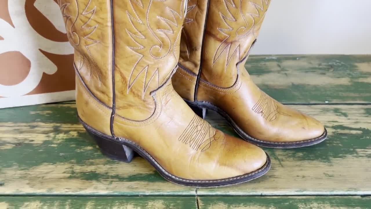 Light tan sale cowboy boots