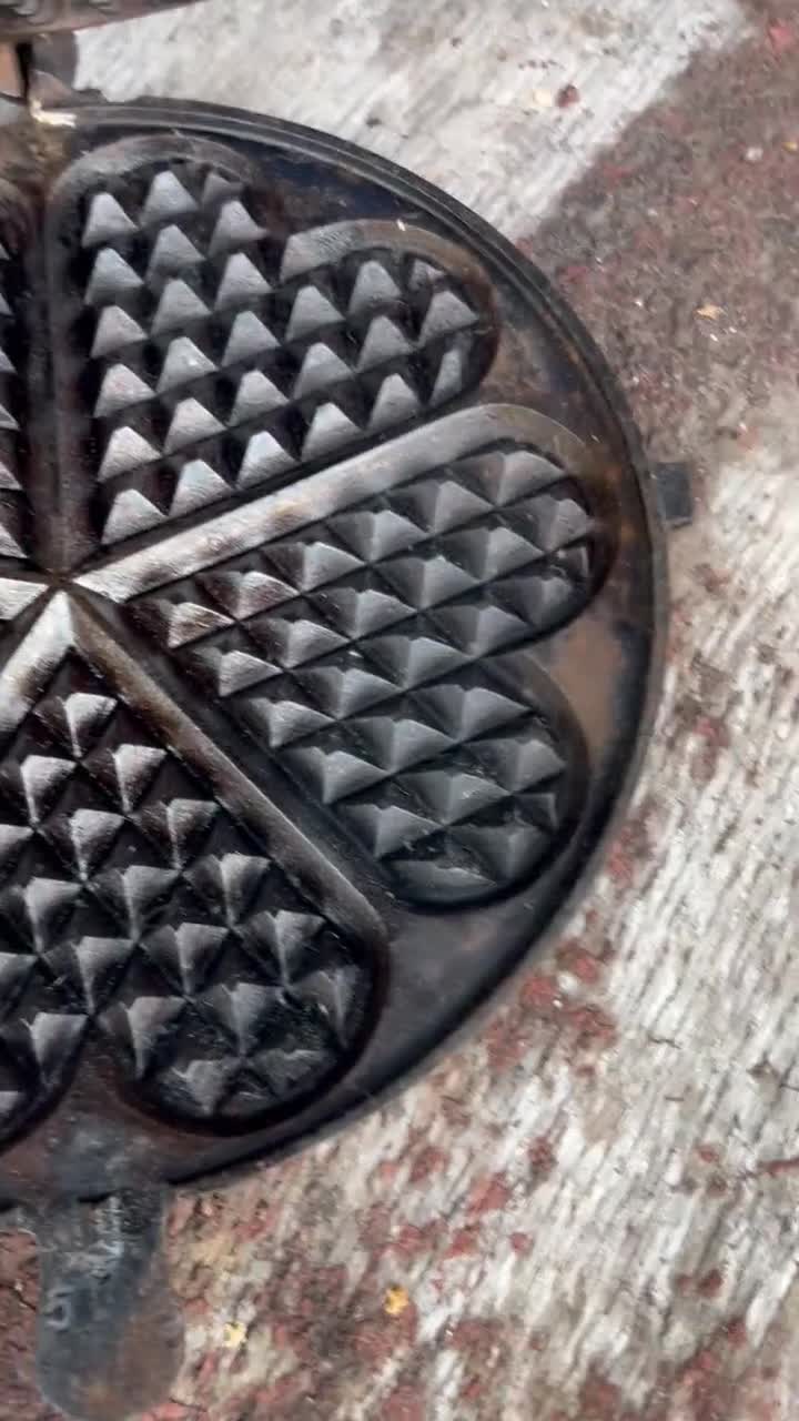 Vintage Husqvarna Cast Iron Waffle Iron: Swedish No 10, Open Fire