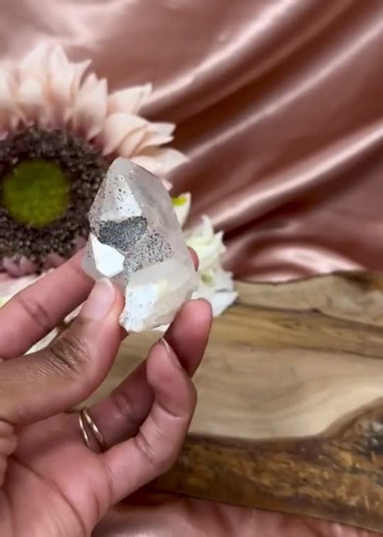 ヒマラヤ水晶クラスター：ツインポイント、アナターゼインクルージョン