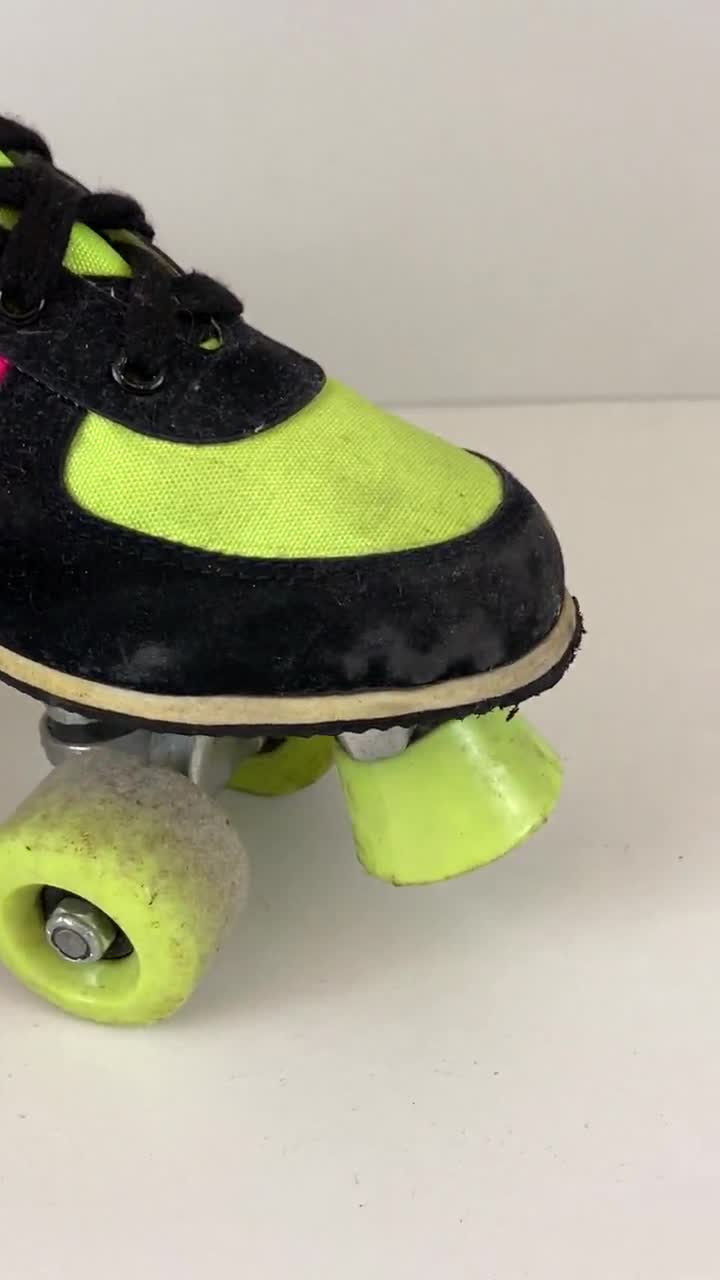 ビンテージ 80 年代のレトロなローラー スケート ブラック