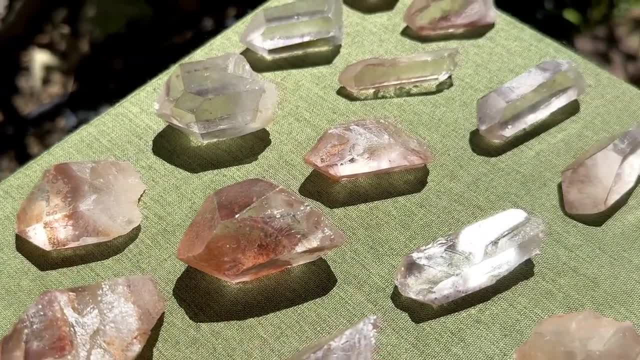 ピンクスターブラリークォーツ、40個（1.6キロ）、手作業で選別された