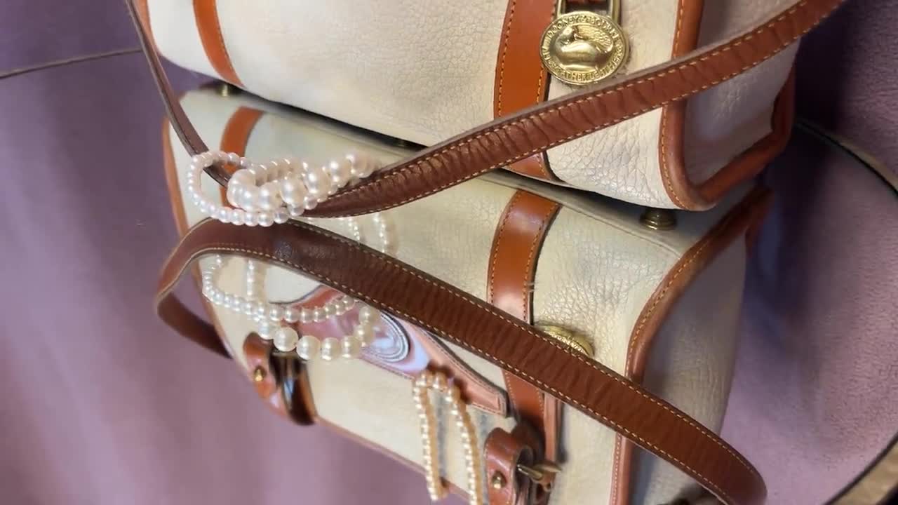 Dooney & Bourke Leather Pocketbook Color Bone Classic -  Israel