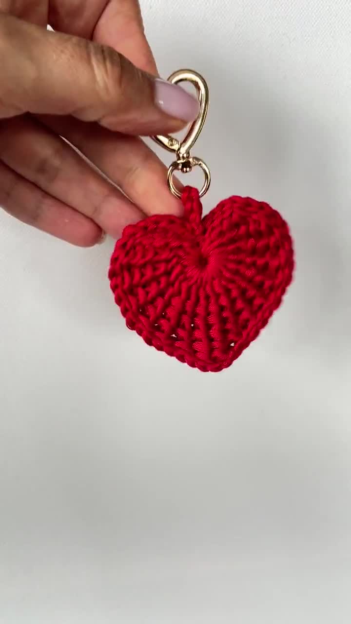 Crochet Heart Keychain Pattern, Easy Beginner DIY Amigurumi, Bag