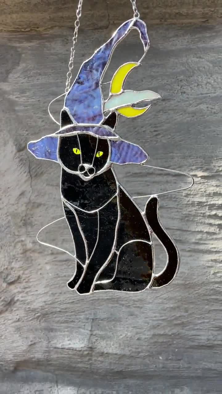 ハロウィンのステンドグラス、神秘的な猫と魔女の帽子、サン