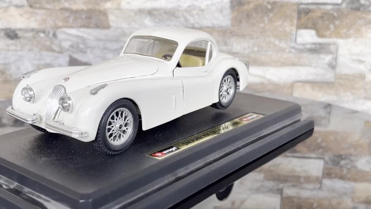 Jaguar XK120 Coupe 1948 | Vintage Model Car | Scale 1/24 Diecast