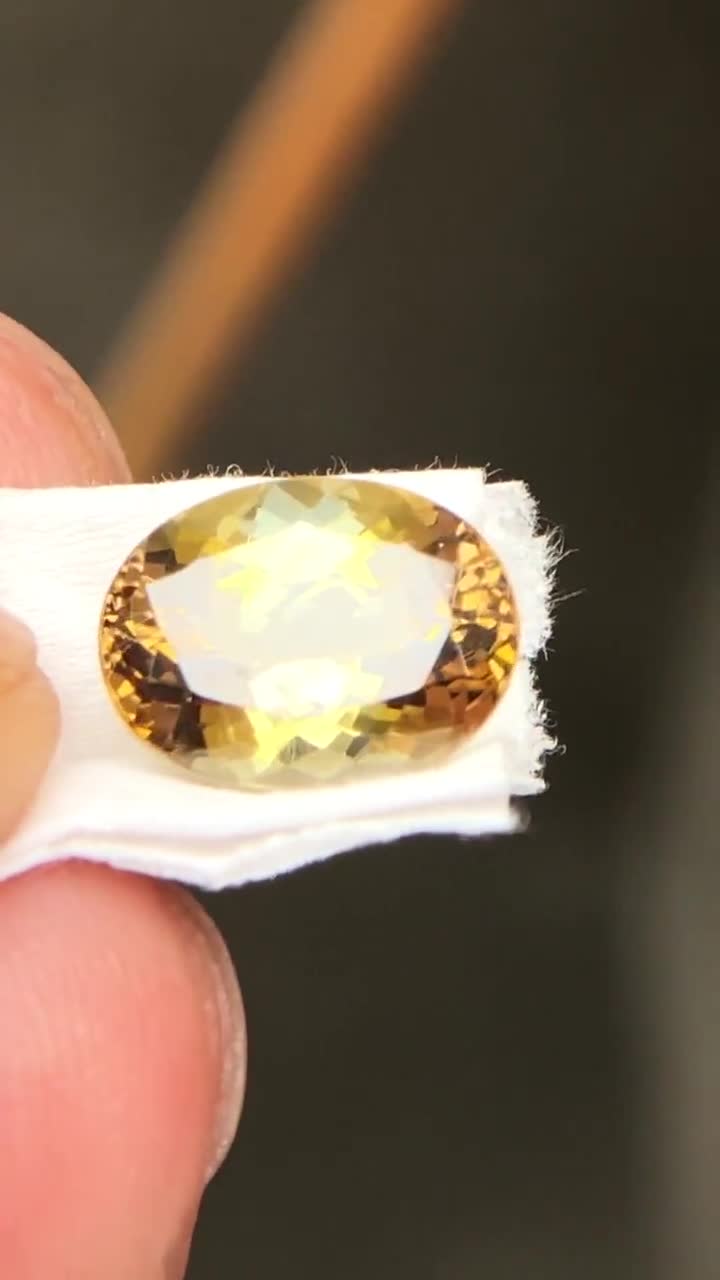 天然の希少なゴールデンイエロータンザナイト、9 x 5 MMオーバル本物の