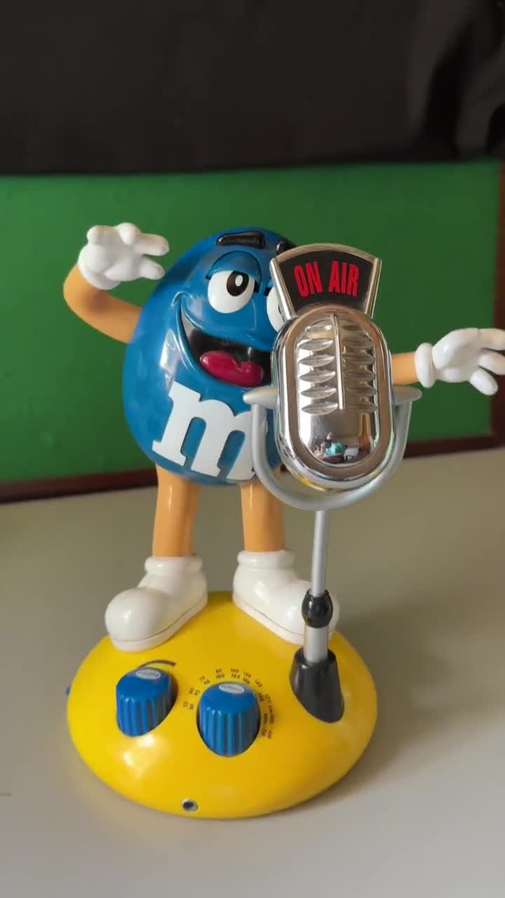 m&m'sラジオ M&m's BLUE Animated AM/FM Radio W/built in Speaker Talking