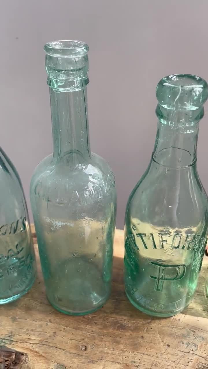 Botellas de cristal antiguas. Colección de cinco. Pequeñas botellas de  vidrio encontradas. Colección mixta de vidrio desgastado antiguo Aqua glass  -  México