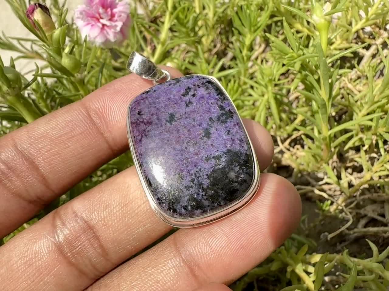 素晴らしい！チャロアイトペンダント - パープルチャロアイトストーン