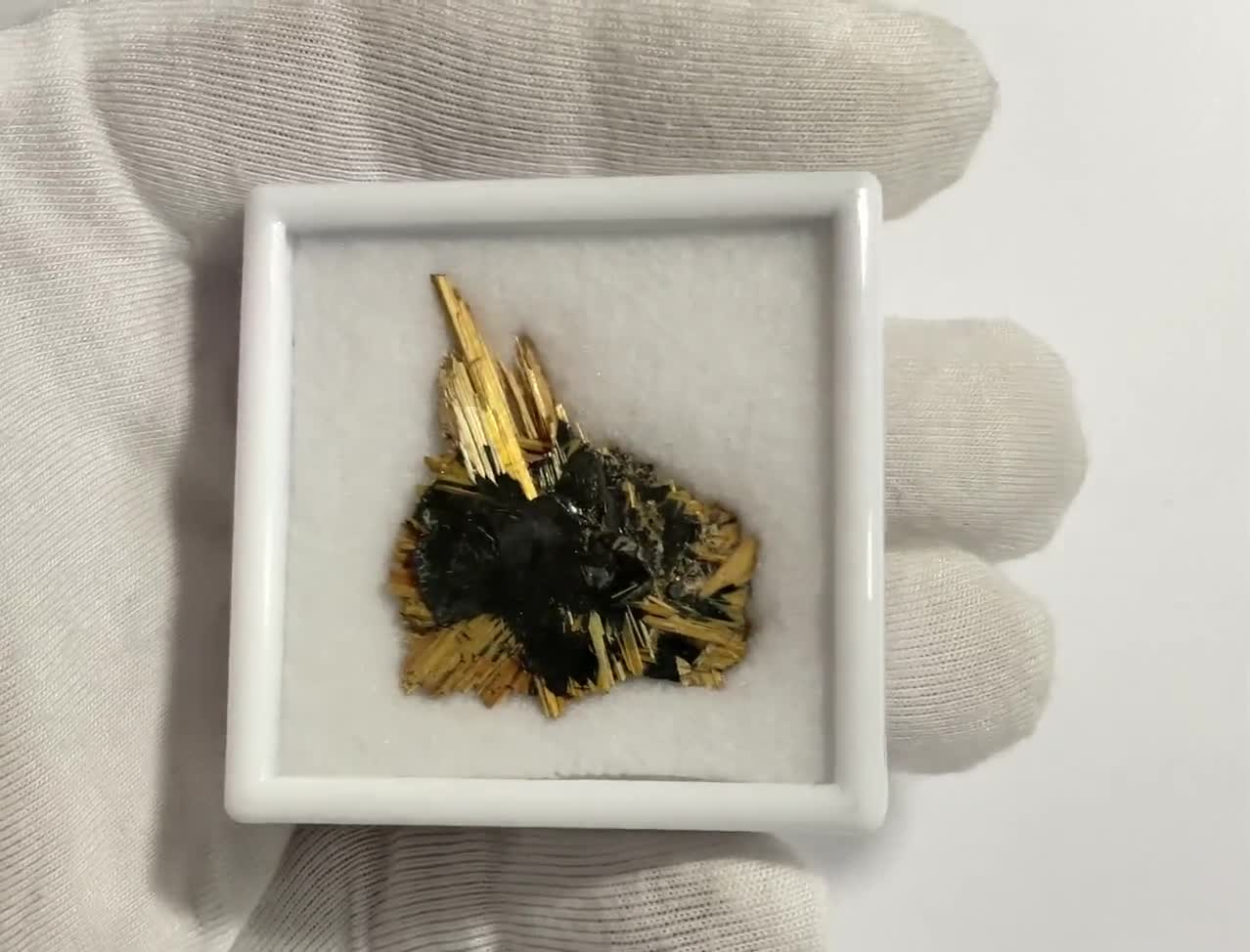 ルチル入りヘマタイト標本、ブラジル、5.94 グラム。 - Etsy 日本