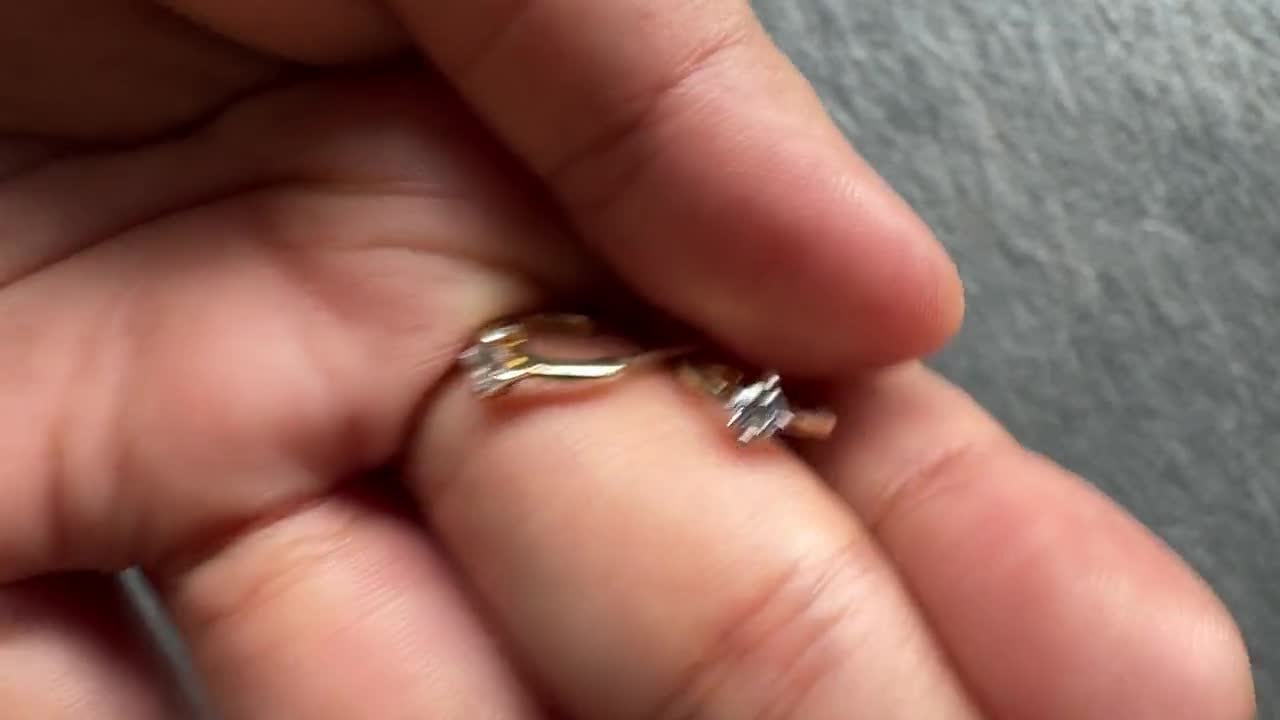 Orecchini A Goccia Huggie Cerchio Mini Simil-diamante Oro 9ct Su Argento - Old English Jewellers
