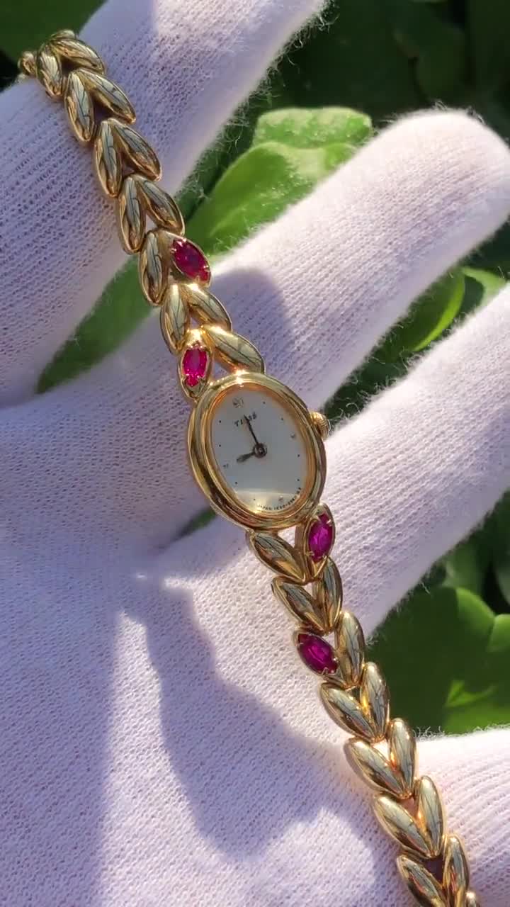 Vintage Seiko TISSE Pink Stone Bracelet Watch - Gold Toned Good