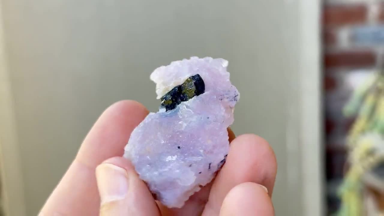 Canga ローズクォーツ、ブルートルマリン入り、28g、結晶化ローズ