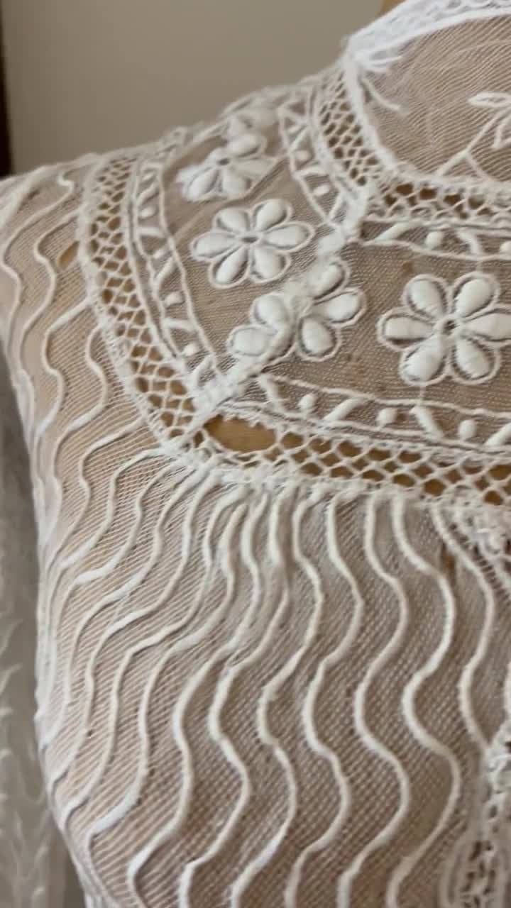 エドワード朝風タンブールレースブラウス：アンティーク調の花柄刺繍