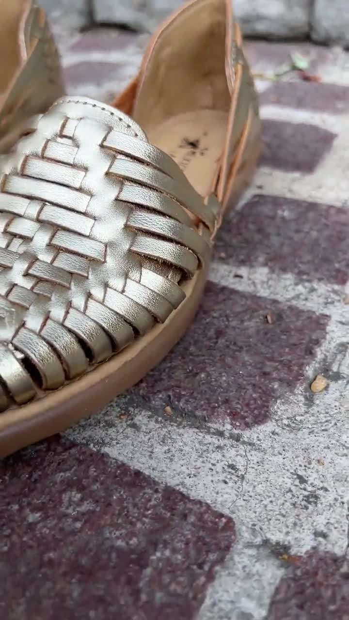 Gold huaraches outlet shoes