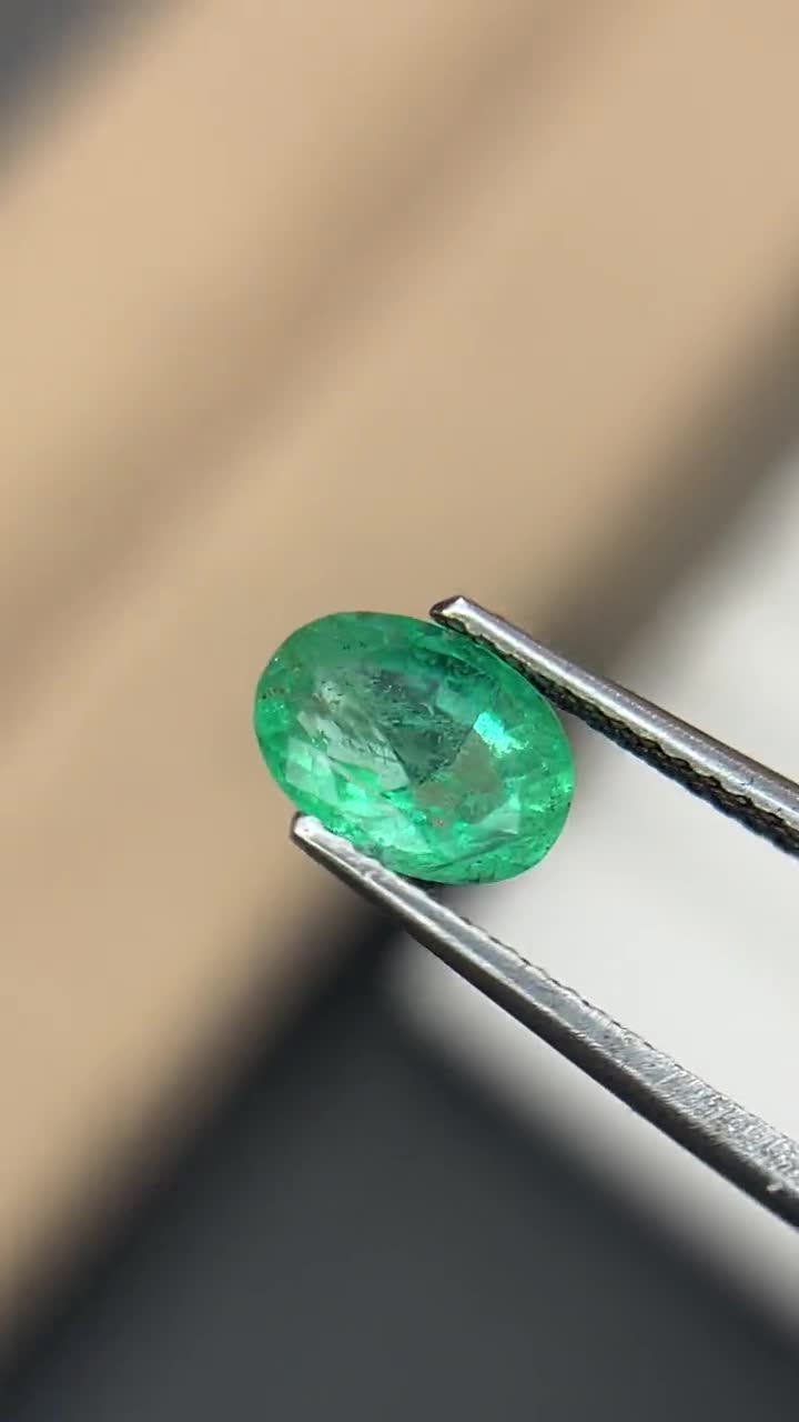 1.10カラット、美しい天然エメラルド、ザンビア産エメラルド、7.7x5