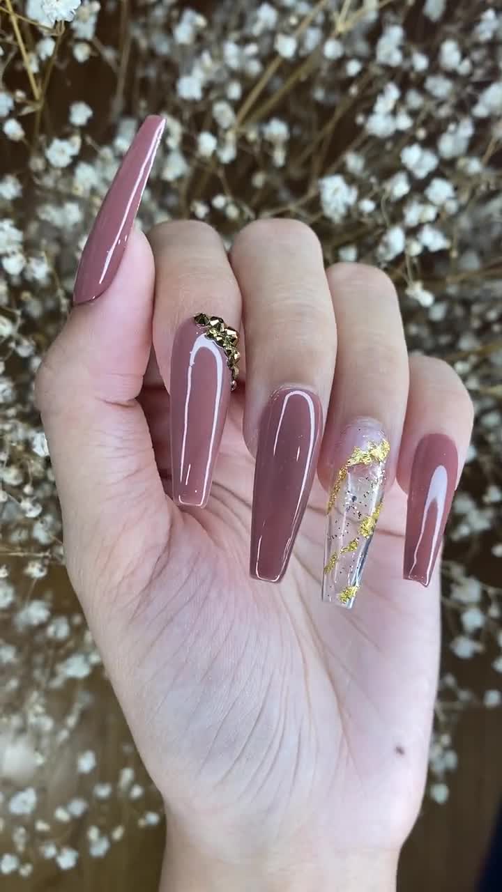 modelo gold flakes for nails｜TikTok Search