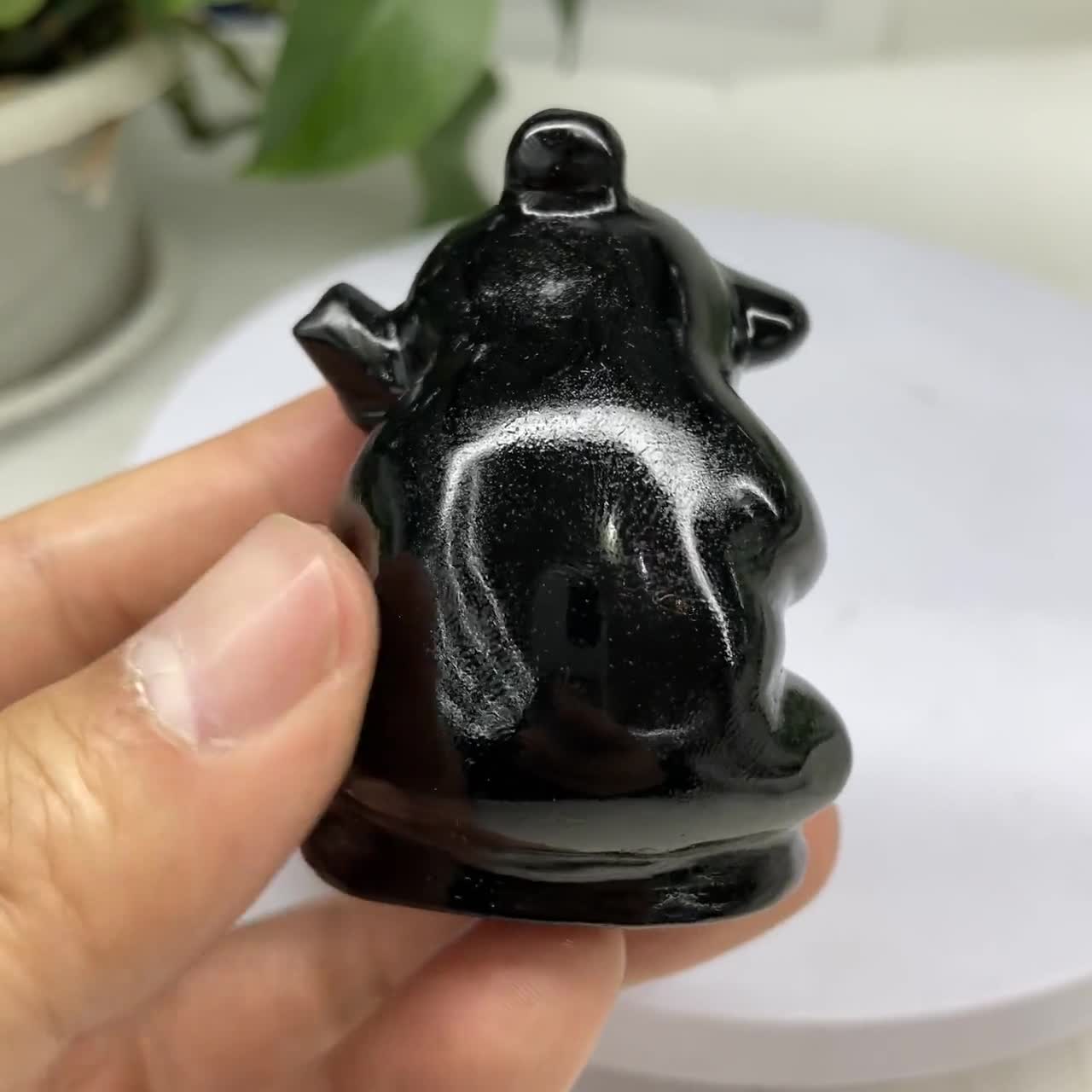 黒曜石パンダ彫刻：癒しのクリスタル動物彫刻 - Etsy 日本