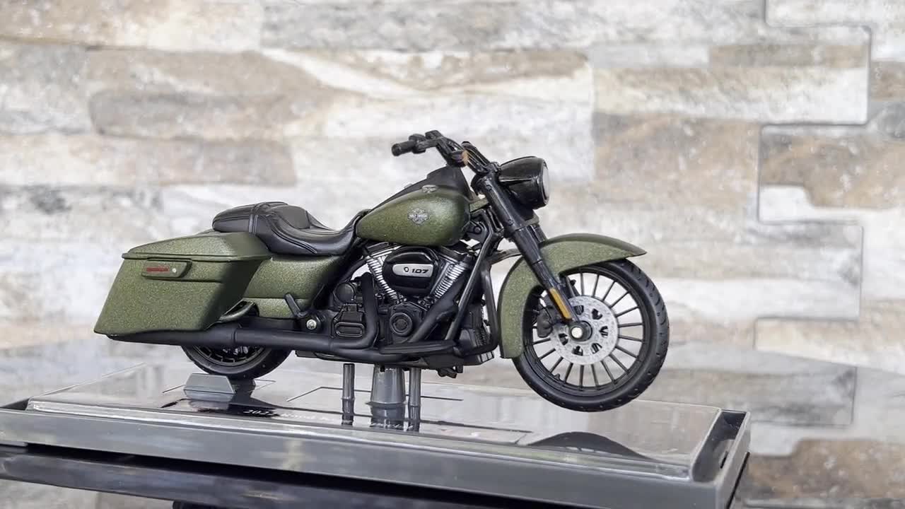 Harley Davidson 2022 Road King Special , 1/18 Scale Diecast