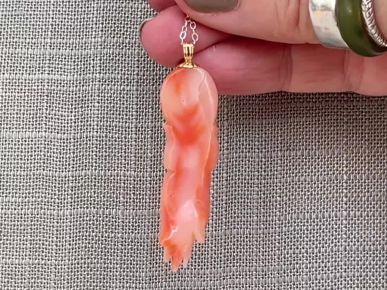 国産　天然珊瑚オレンジ色の牛の彫刻、ペンダントやほかのアクセサリーに適用 国産 天然珊瑚オレンジ色の牛の彫刻、ペンダントやほかのアクセサリー