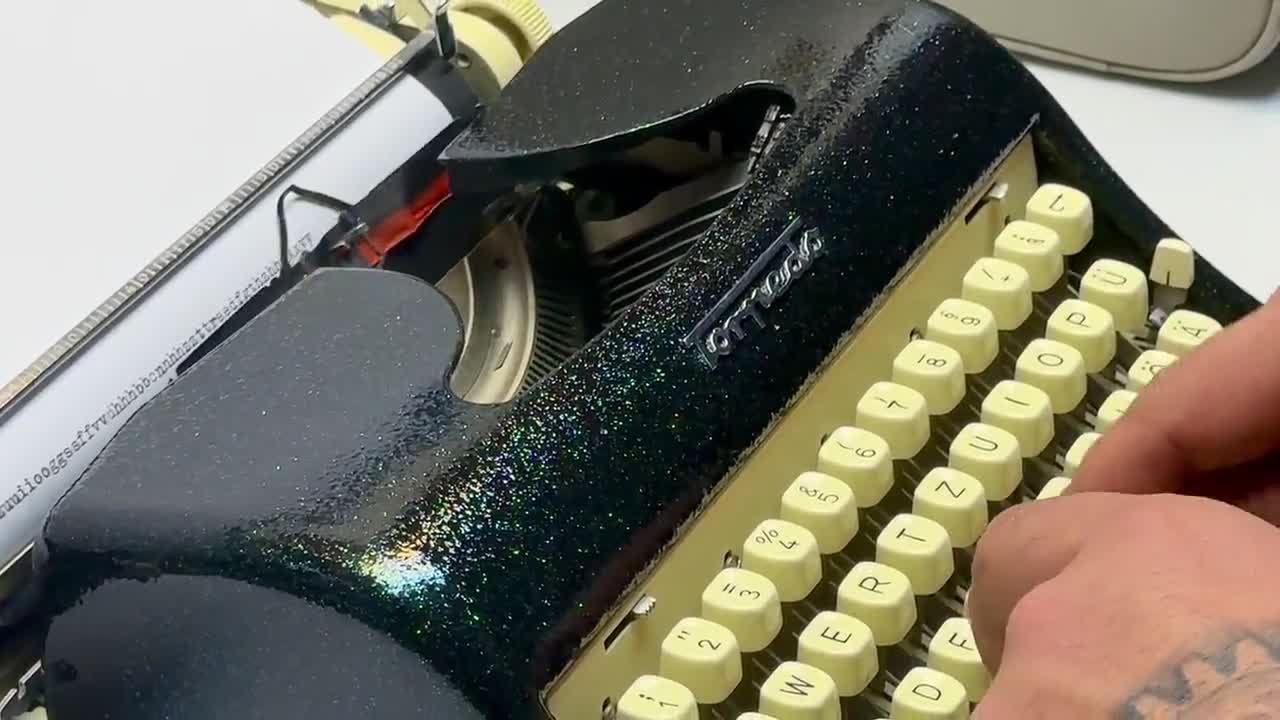 BURB ☆タイプライター トルペード タイプライター - 1950 年製のスリム ケース モデルで