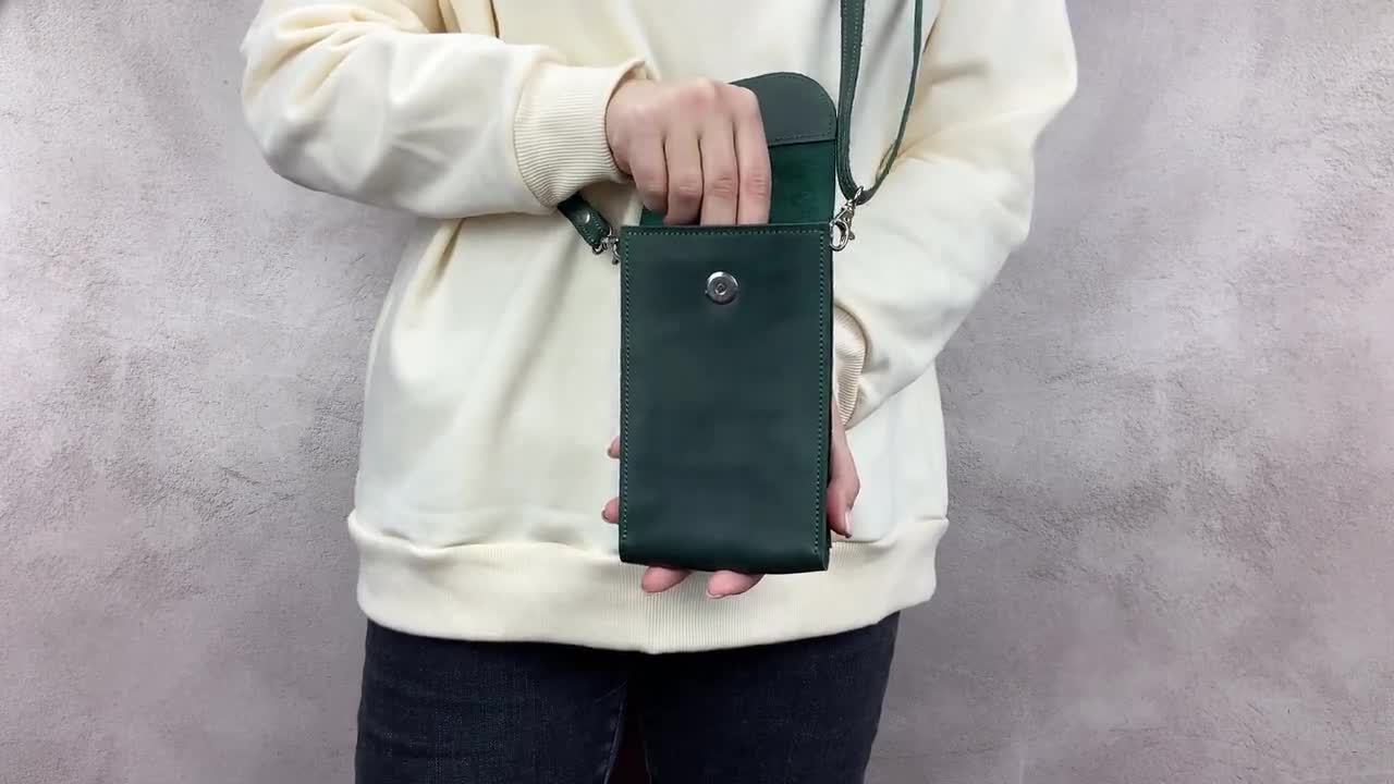 Elegant Crossbody Purse with Phone Pocket