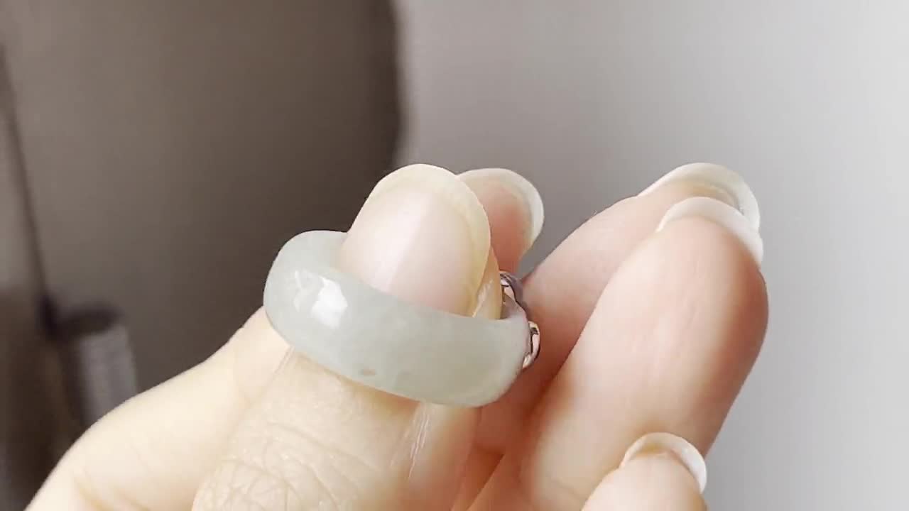【清朝末期・天然翡翠】満族の扳指／飄花玉／布箱付 特別にご提供！清朝翡翠 彫刻 花と鳥のモチーフ 直径約10cm 【公式通販】