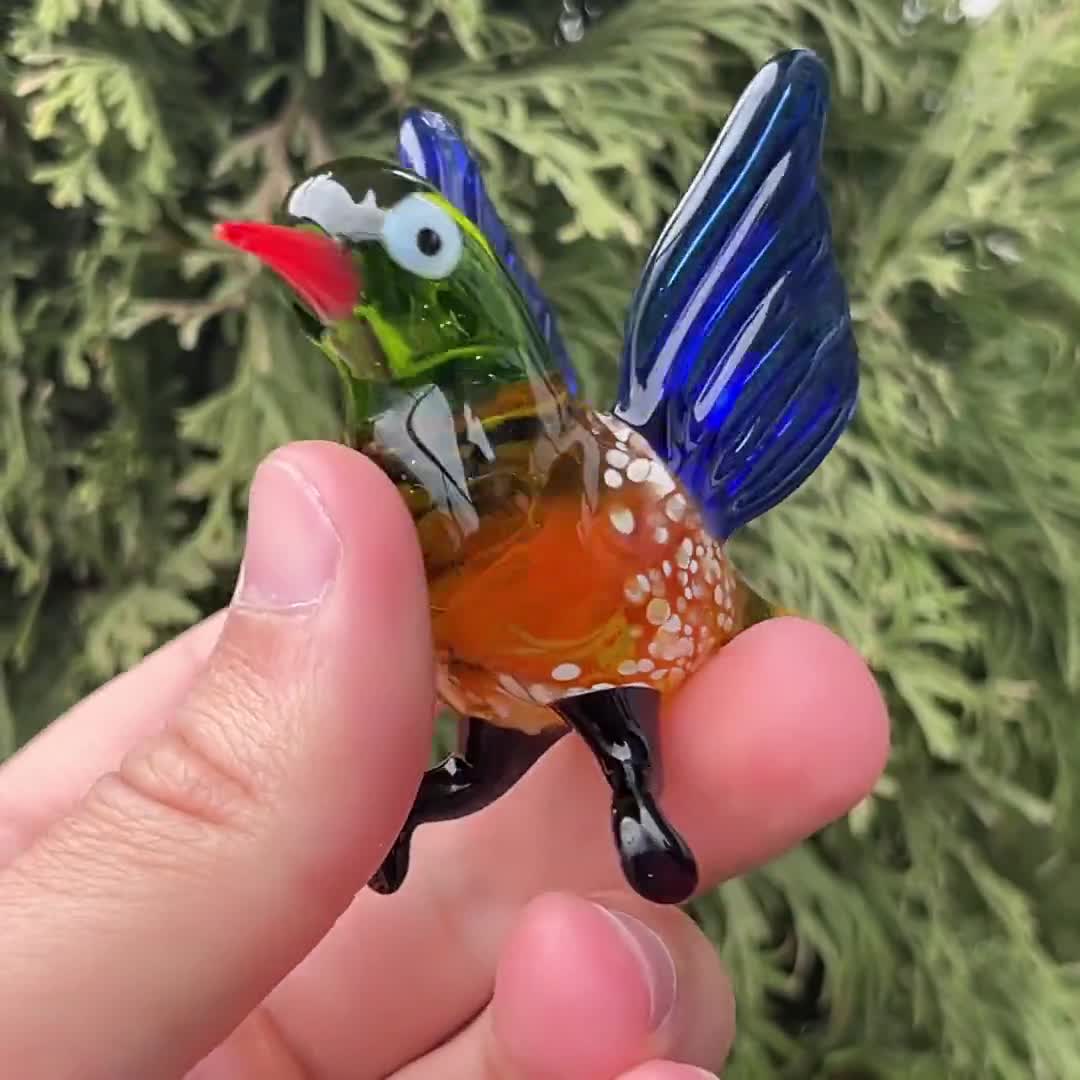 NORHOR Tucano di realistico,Statue da giardino, ornamenti da giardino in resina, falso uccellini, per giardino, animali, da appendere, decorazione pastorale, decorazione per esterni. (Arcobaleno