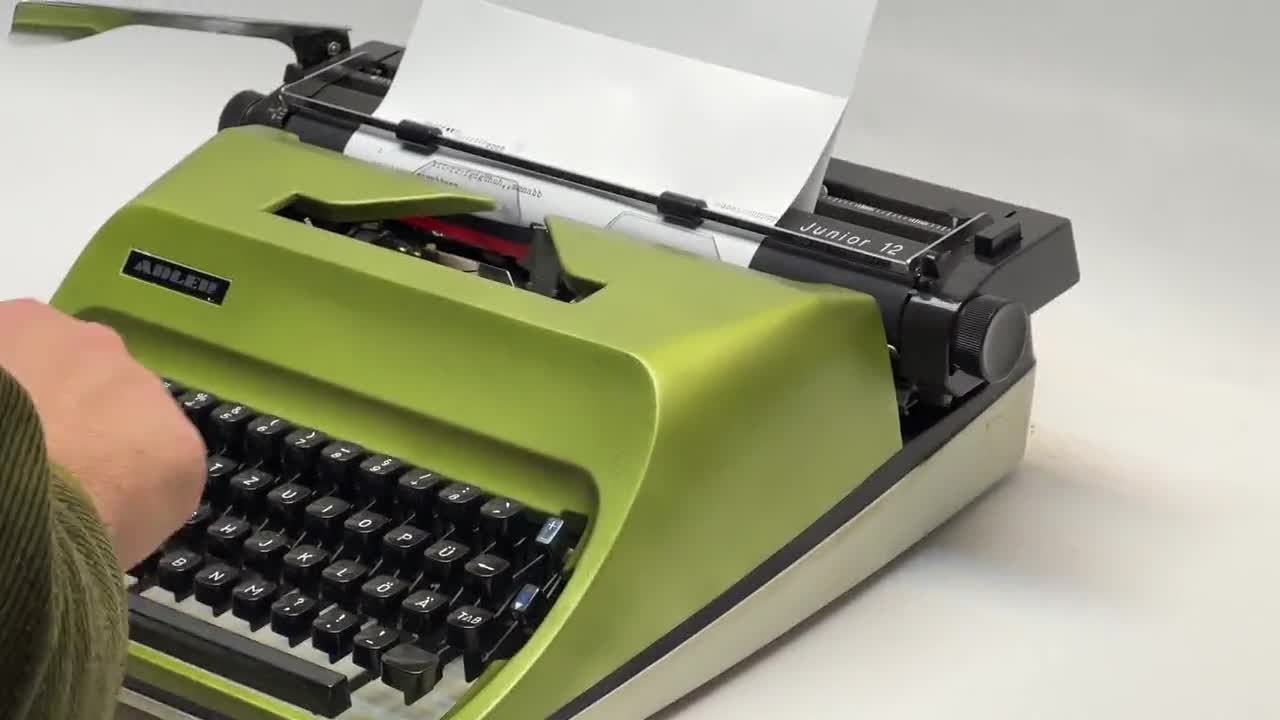 Adler Vintage Typewriter – Glossy Green QWERTZ Keyboard