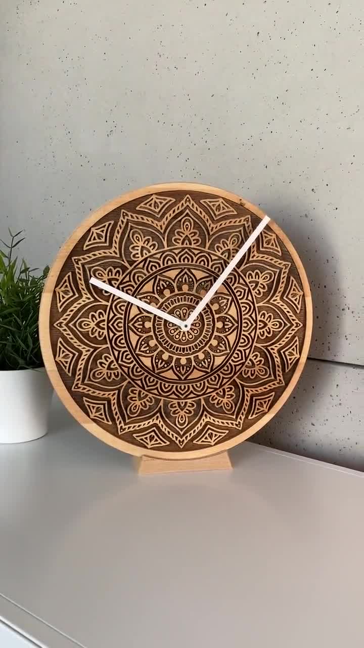 Orologio Mandala 2 / boho / arte murale unica / orologio da parete in legno  massello / regalo di nozze / inaugurazione della casa / Grande arte in legno  naturale I arredamento unico della parete -  Italia