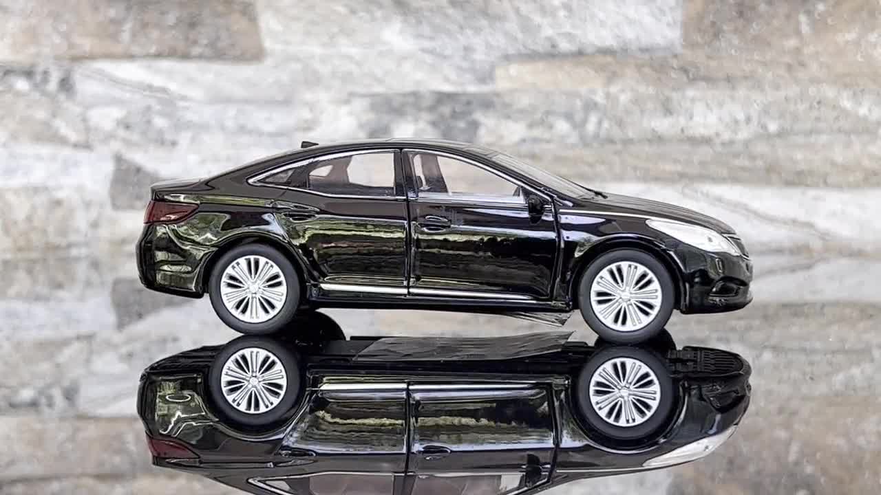 Hyundai Grandeur , Model Car, Scale 1/36 Model Car, 1/36