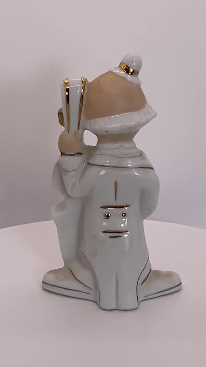 Payaso de porcelana vintage tocando violonchelo bajo con oro destaca Corea TAL CUAL video poster