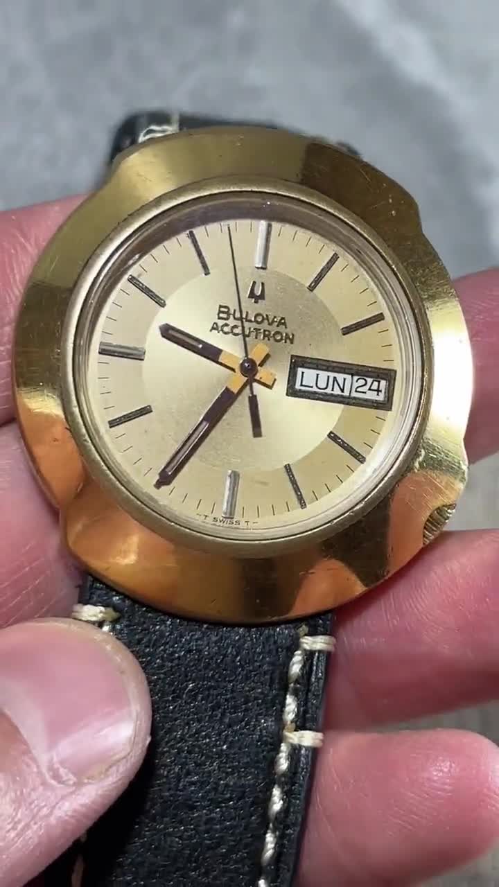 VINTAGE Swiss Watch / BULOVA ACCUTRON / Tuning Fork Men's Wrist