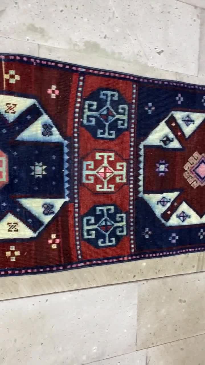 ヴィンテージトルコウールランナーラグ：赤と青の幾何学模様の廊下用