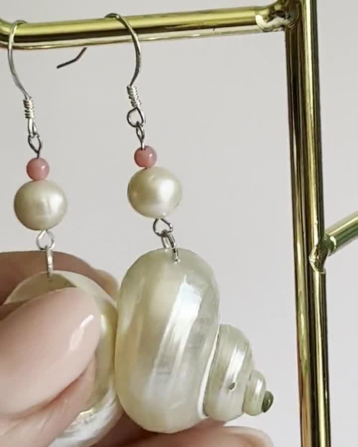 Shell hot sale pearl earrings