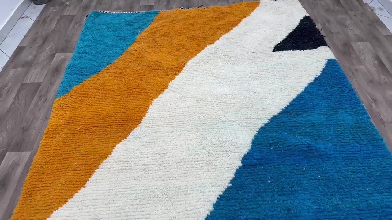 手織りウールのモロッコラグ：オレンジ、ブルー、ボヘミアンスタイル