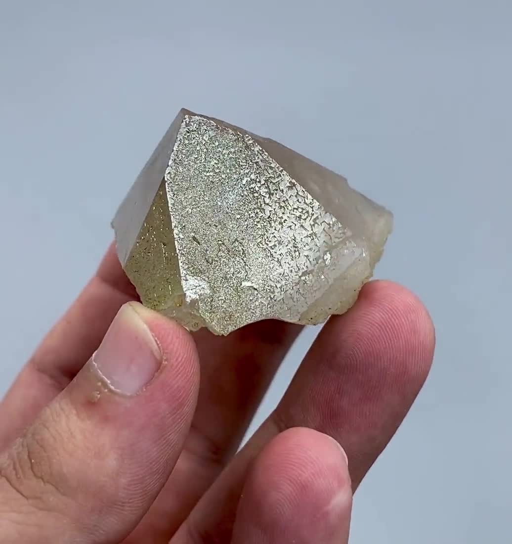 【パキスタン産】シルバールチルスモーキークォーツ パキスタン産 77グラム 天然ルチル（スモーキークォーツ付き） - Etsy 日本