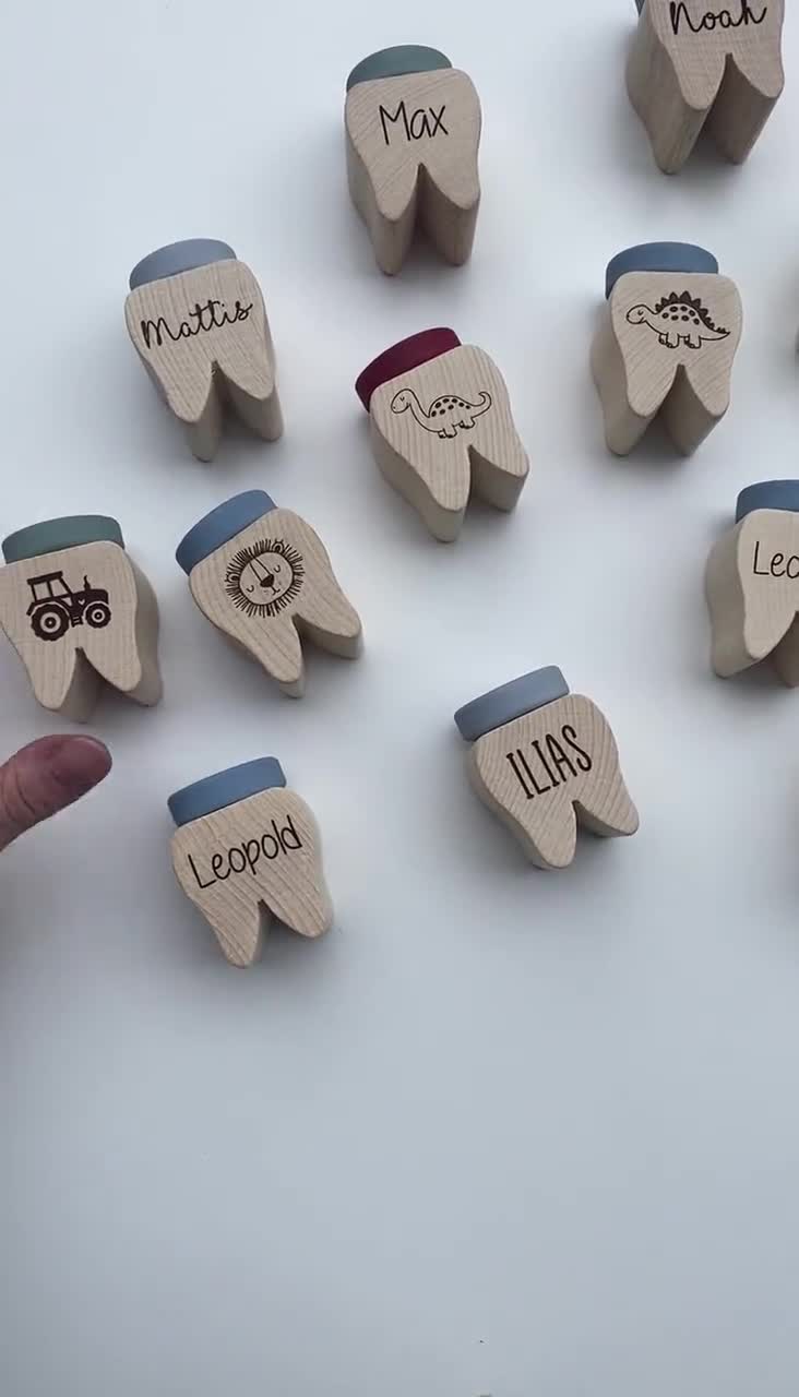 Personalisierte Zahndose Zahndöschen Milchzahndose aus Holz mit Name und  Motiv Geschenkidee Kind bunt Geschenk zahnfee -  España