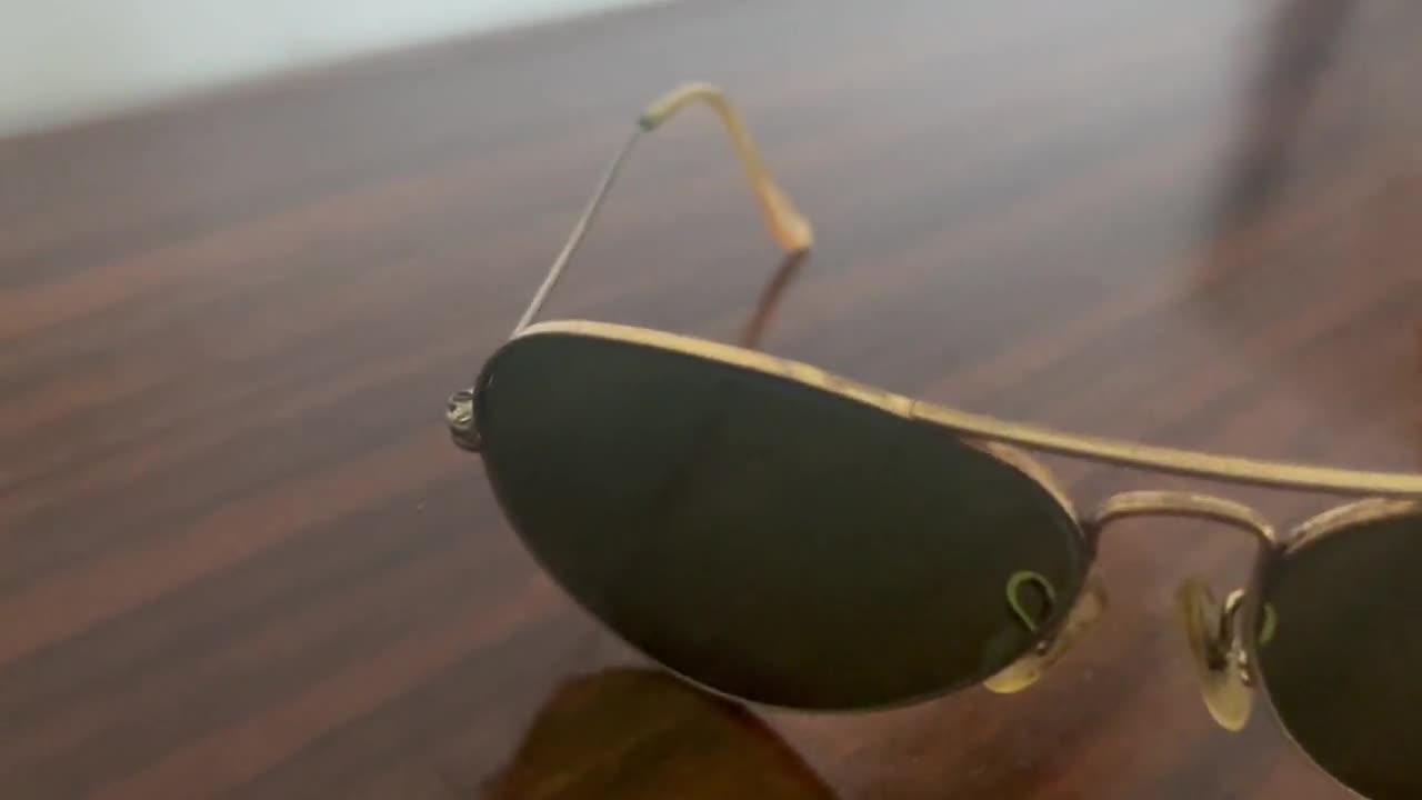 Lunettes de soleil vintage RAY-BAN B&L Aviator, Made in USA, Lunettes classiques pour hommes, 70s 80s Ray Ban video poster