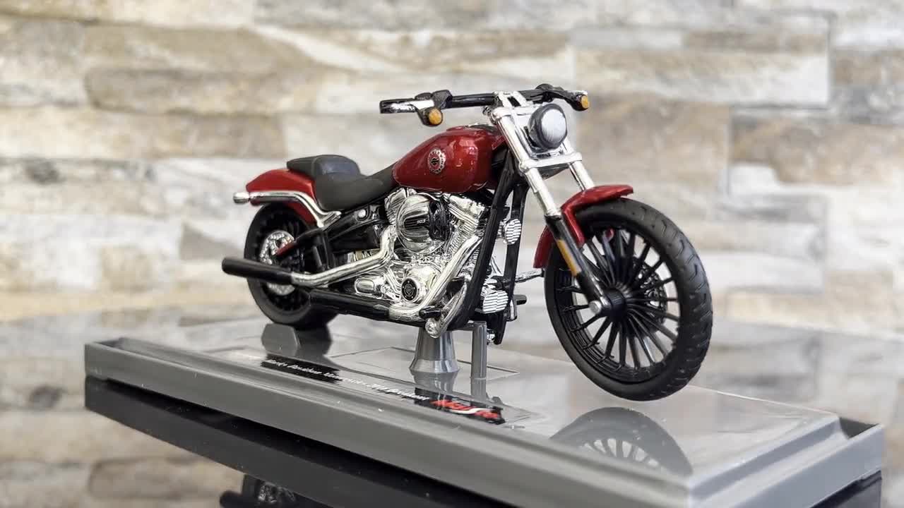 Harley Davidson 2016 Breakout, scale 1/18 Model motorcycle, diecast  collection item, 1/18 die cast motorcycle, Harley Model