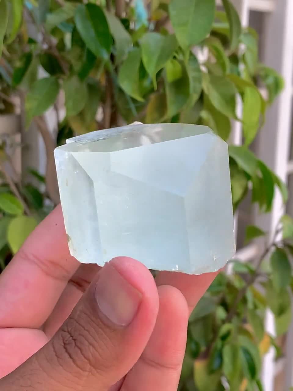 ブルーアクアマリンクリスタルとアルバイト スカイブルーアクアマリンクリスタル（長石入り）、パキスタン産