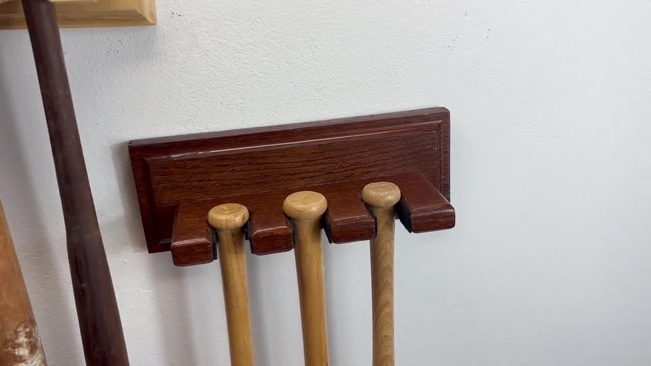 Présentoir Mural Pour Mini-battes De Baseball - 11 Battes Et 4 Balles - Bois Naturel