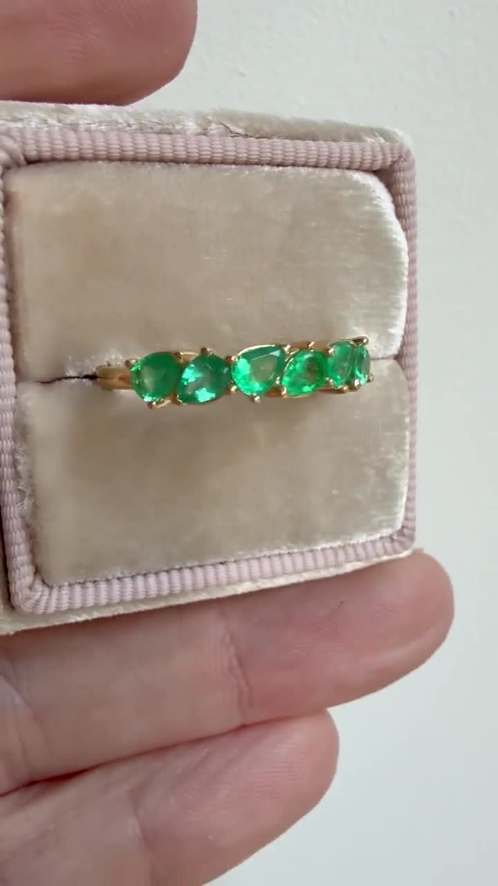 18K Yellow Gold Pear Cut Emerald Wedding Band Ring, Size 7 video poster
