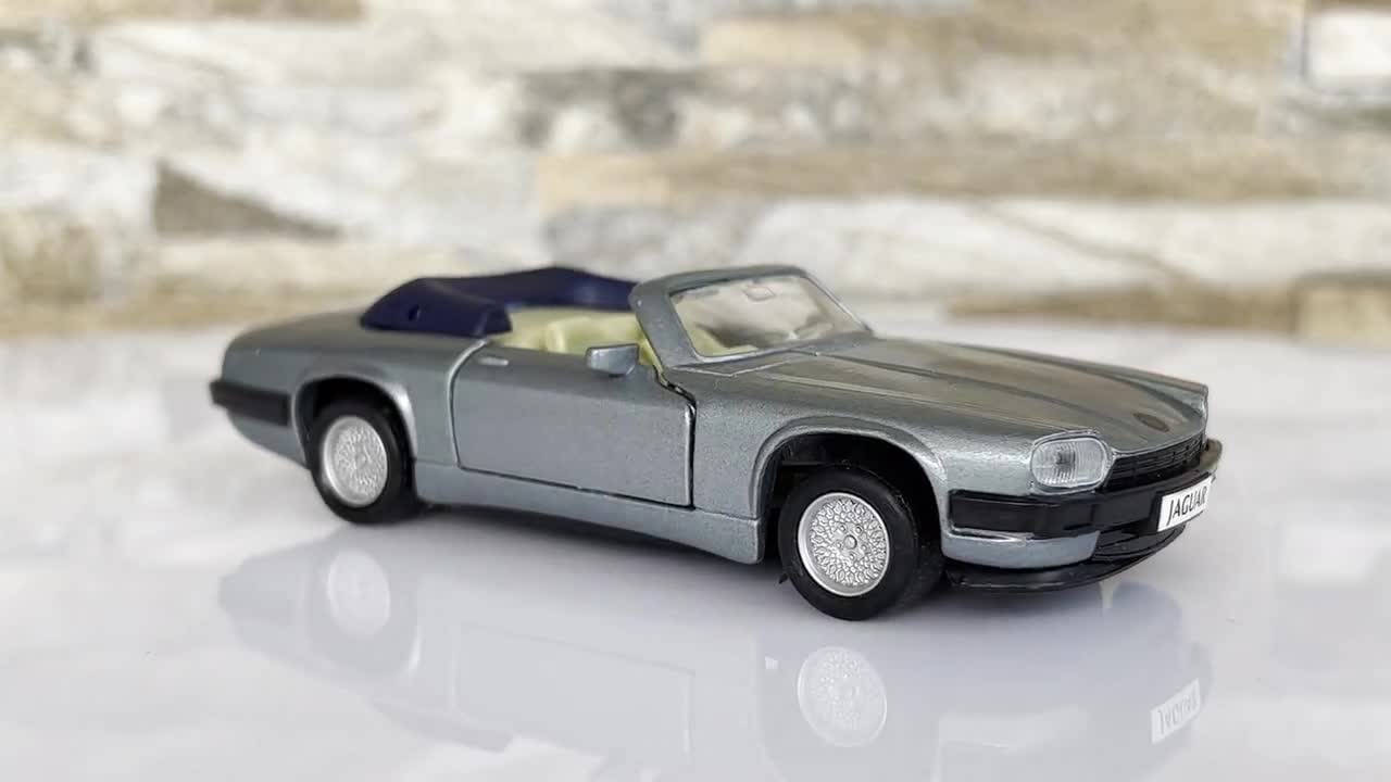 Miniature Detail 1/43 – Jaguar XJS Convertible – Bleu Clair – Modèle Diecast 132