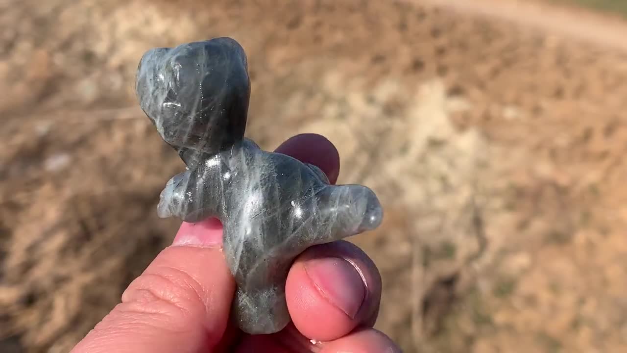 2.1インチ以上の天然ラブラドライトクォーツクリスタル恐竜の頭蓋骨