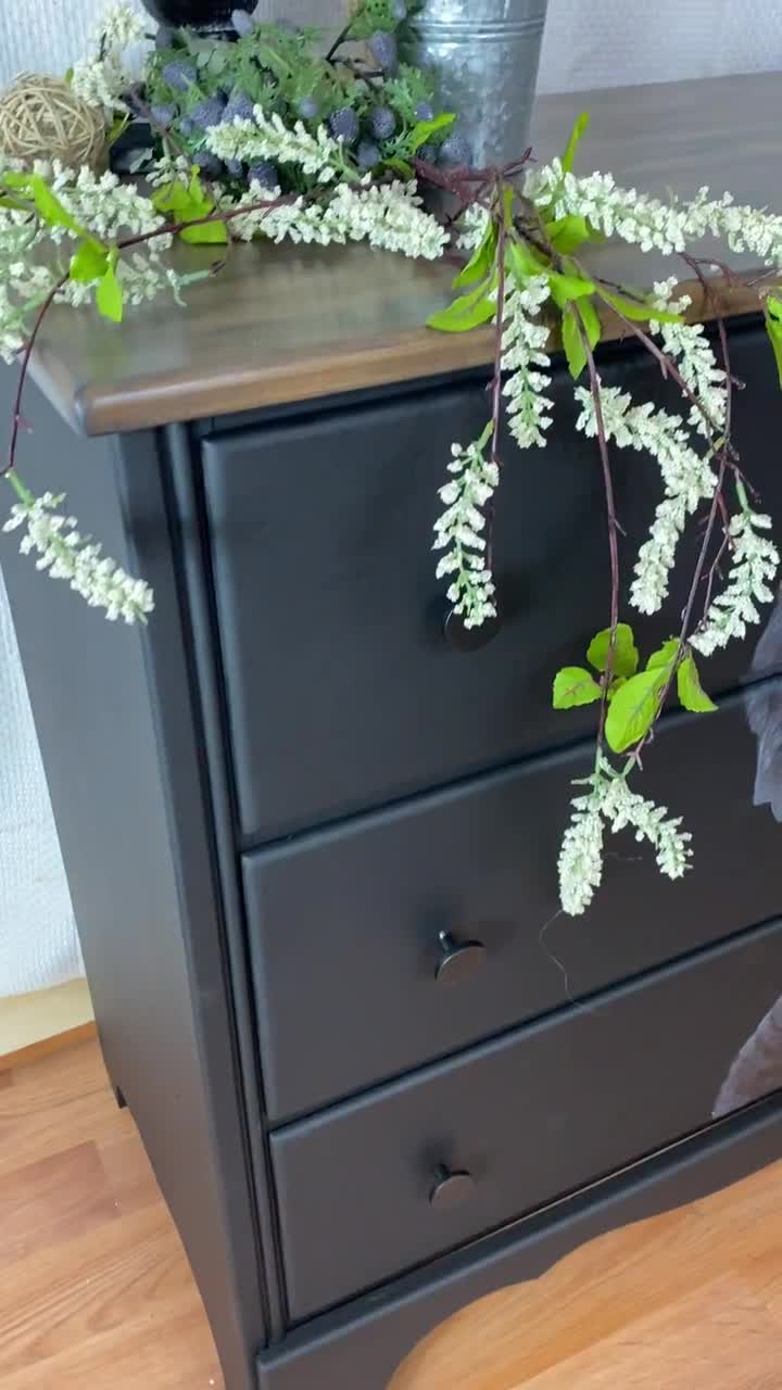 How to Paint a Dresser Black with Chalk Paint (5 Easy Steps) - Reinvented  Delaware