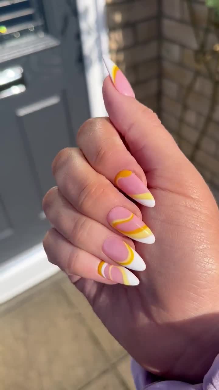 PIPPA Press on Nails Yellow and White Set of 10 Luxury picture