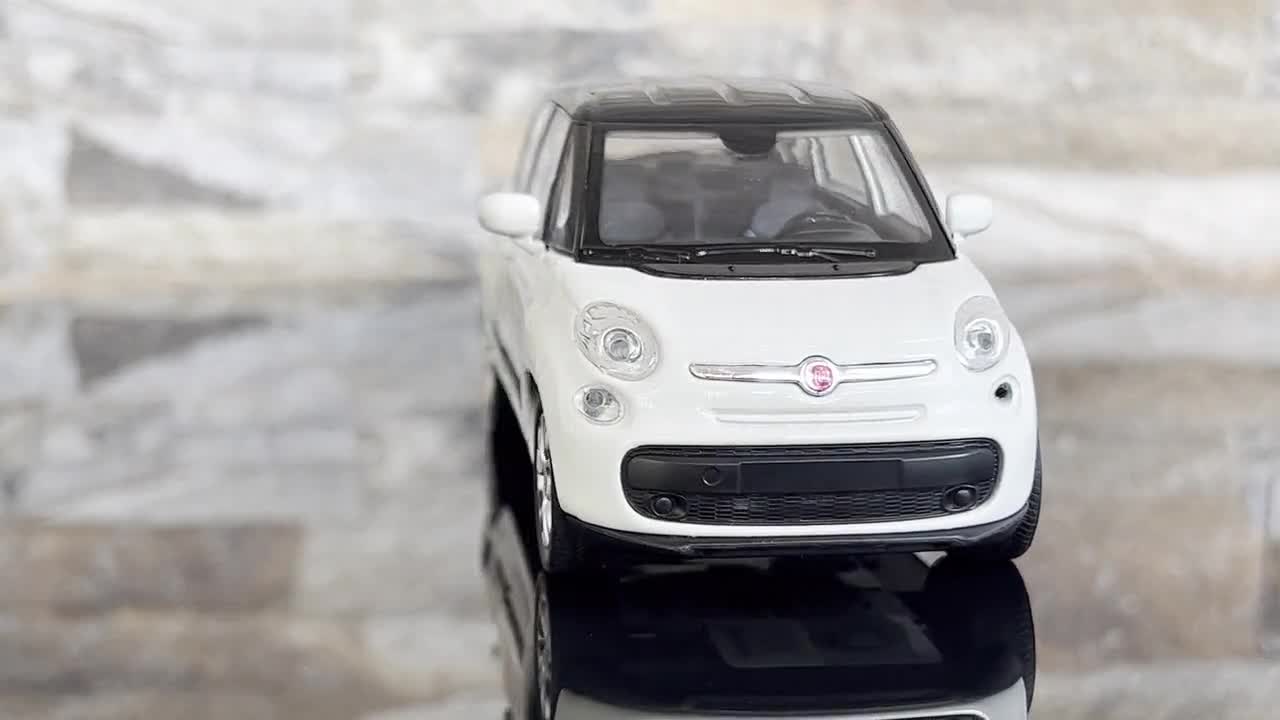 Fiat 500L 2013 | Model Car | 1/34 Scale Diecast Car | Scale Model